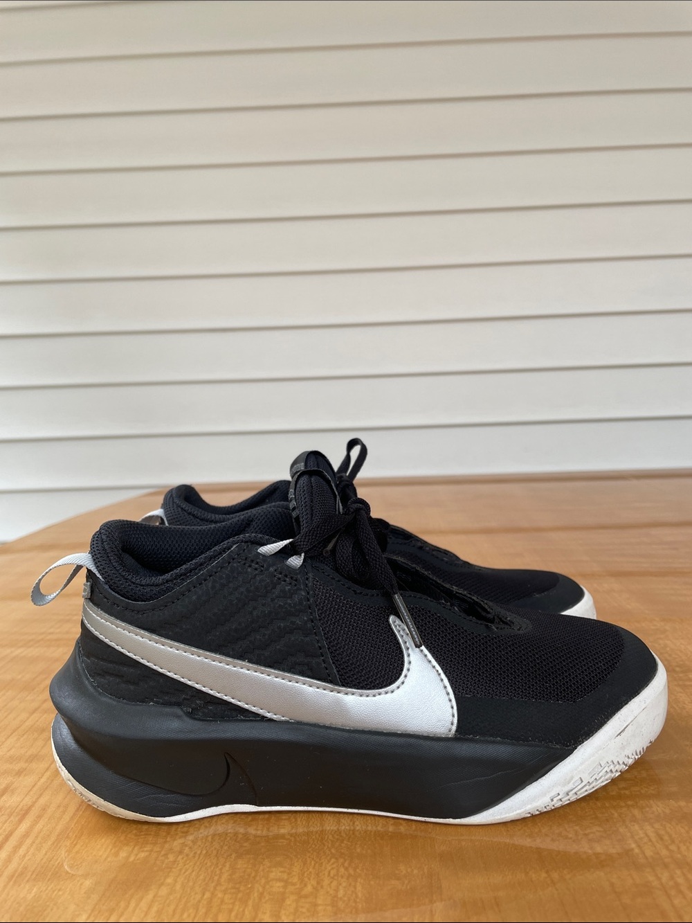 Nike Team Hustle Boys Basketball Shoes Black and Metallic Silver Size 4Y
